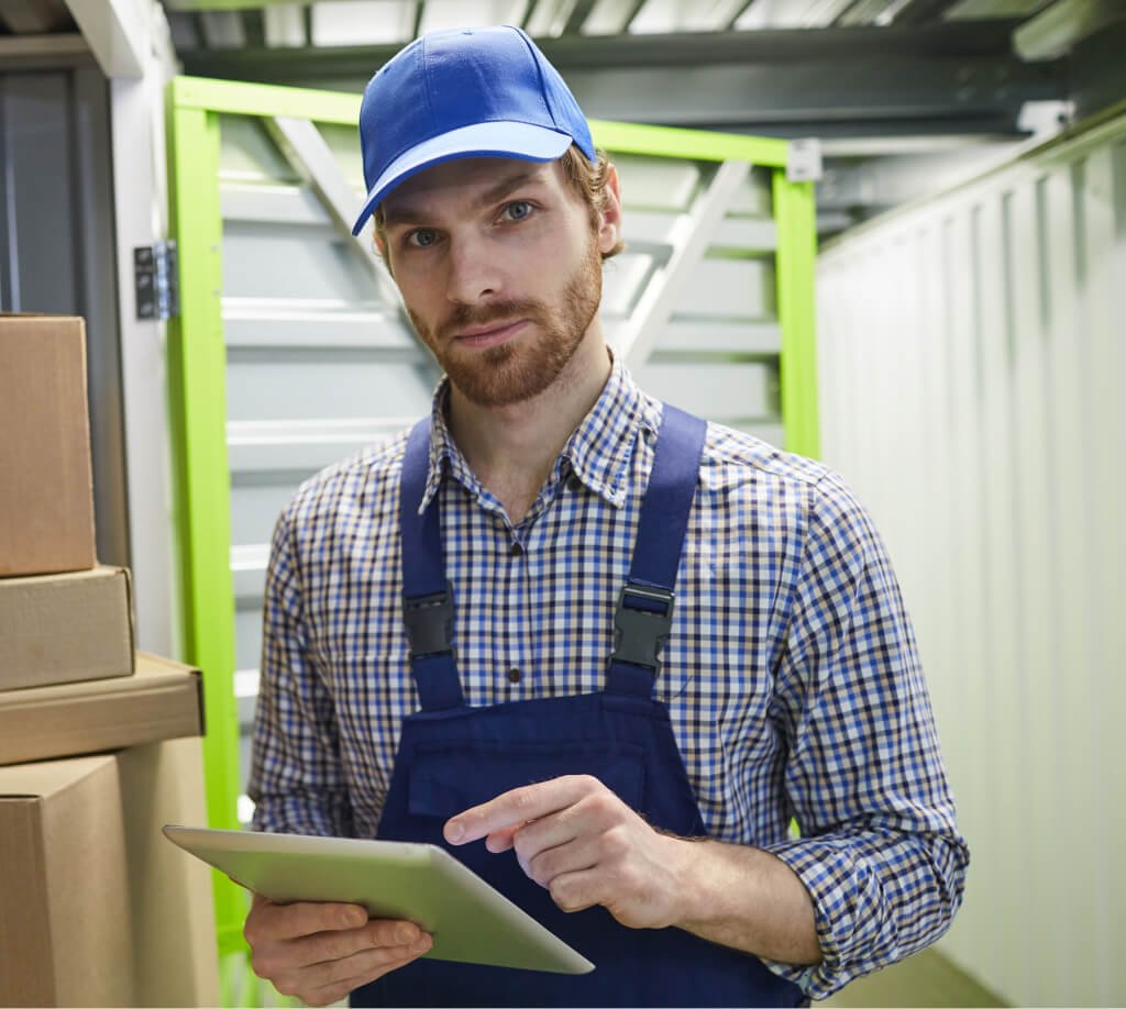 manual-worker-using-tablet-pc-2021-08-27-22-16-12-utc-1.jpg